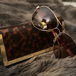Tory Burch Aviator Glasses With Case